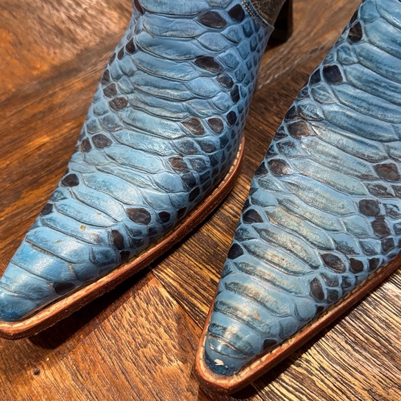 Stylish Blue and Gray Heeled Boots - Picture 2 of 5